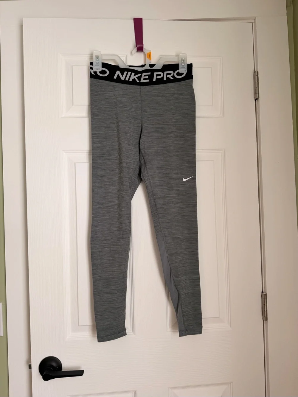 Nike Pro Women’s Gray Performance Leggings